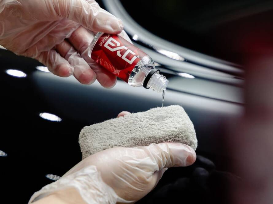 EXOv5 Ultra Durable Hydrophobic Coating Efek Daun Talas yang Nyata GTECHNIQ Berlin Autocare