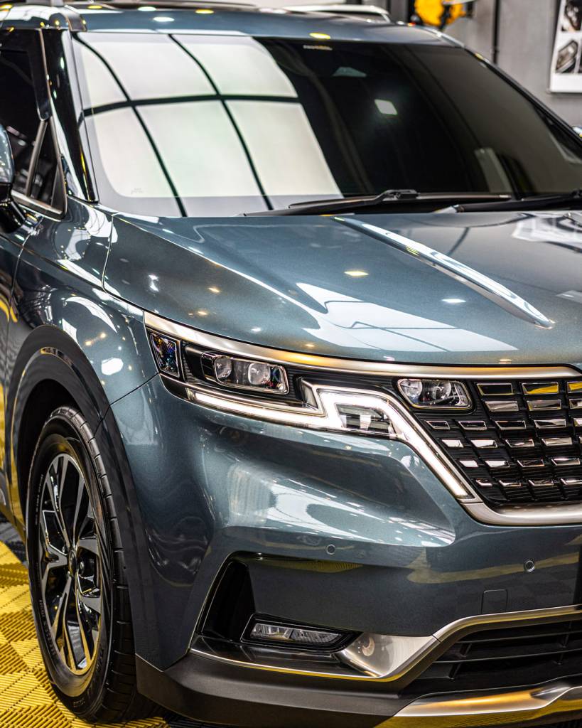 Hasil Exterior Detailing Mobil KIA di Berlinautocare dengan tampilan cat lebih bersih dan mengkilap