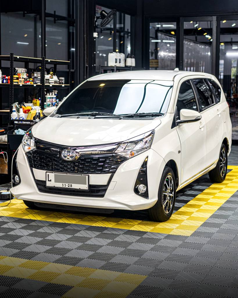 Hasil Exterior Detailing Toyota Calya di Berlinautocare dengan tampilan cat lebih bersih dan mengkilap