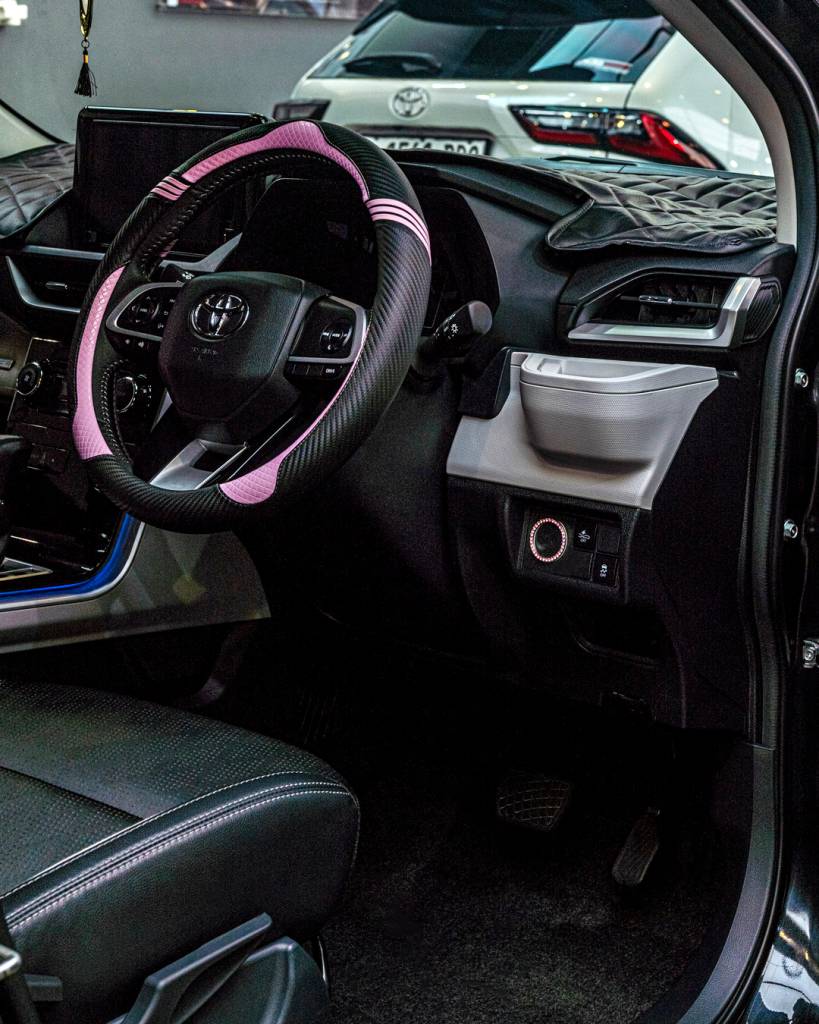 Hasil Interior detailing mobil Toyota Veloz Bagian Dashboard,Setir dan Jok di Berlinautocare dengan hasil bersih dan higienis