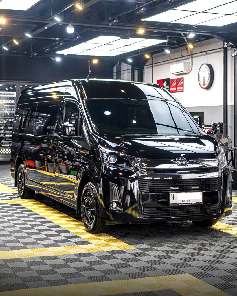 Hasil Exterior Detailing Toyota HiAce di Berlinautocare dengan tampilan cat lebih bersih dan mengilap